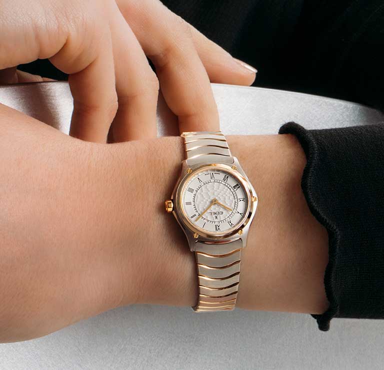 _0001_EBEL_ESC_Green_37mm_1216652_IG_Carousel_1_1080x1350px_HR_1_0003_1216697_SportClassic_wrist
